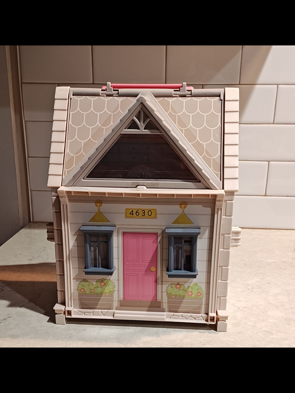 KidKraft Portable Plastic Cottage Dollhouse, Multicolor, 3 Rooms, 2 Stories